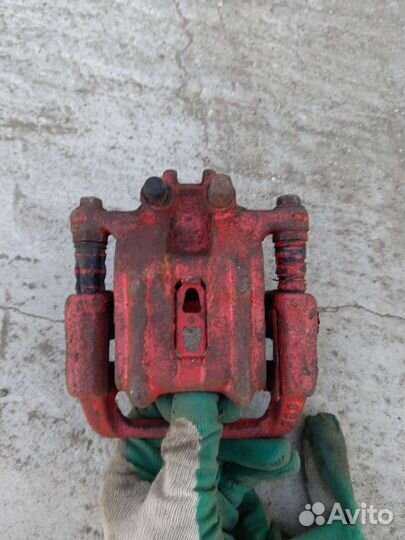 Суппорт тормозной задний левый Honda Accord 8 2.4