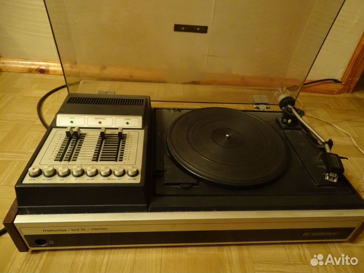 Проигрыватель пластинок мелодия 103 стерео СССР