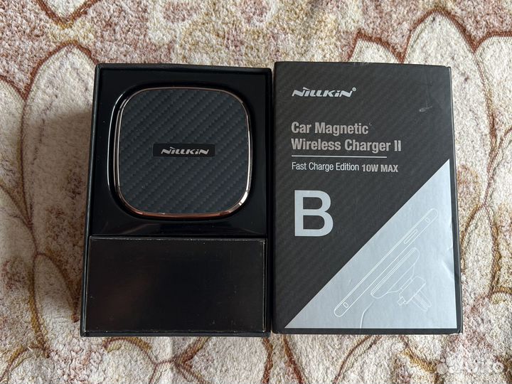 Беспроводная зарядка в машину