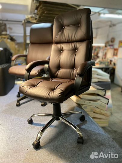 Офисное кресло