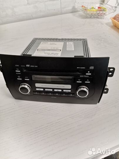 Магнитола Suzuki Clarion 39101 с рамками крепления