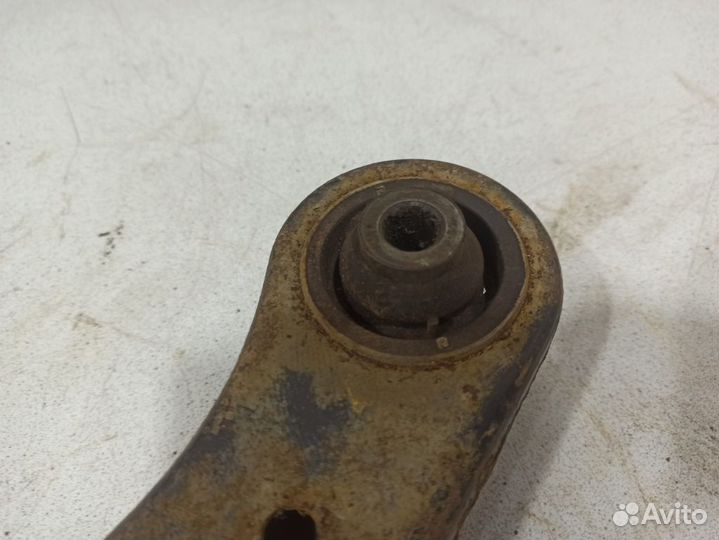 Рычаг передний правый нижний