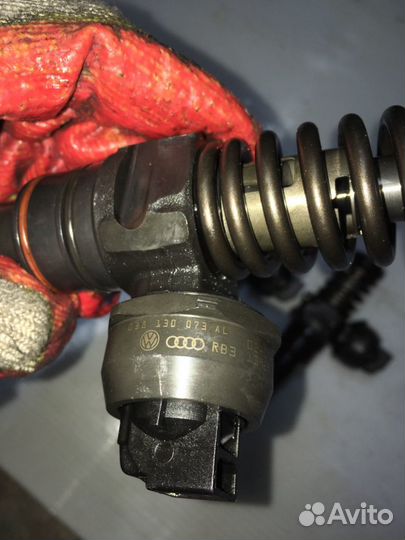 Насос Форсунки 038130073AL