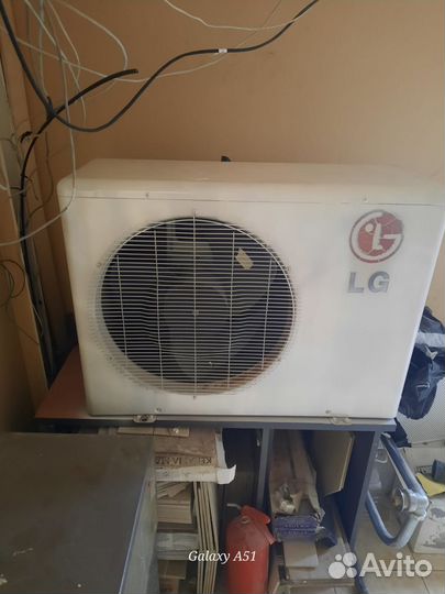 Внутренний и наружный блоки кондиционера