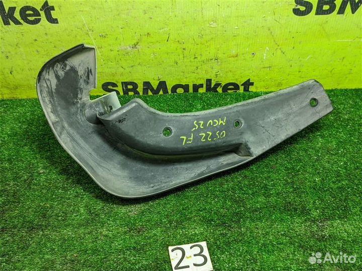 Брызговик передний левый Toyota Kluger MCU25