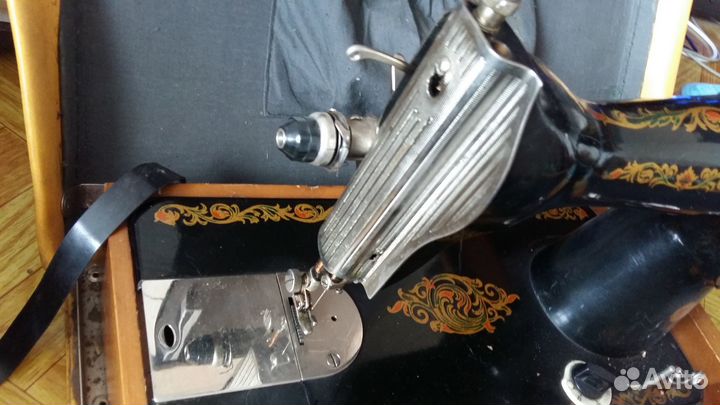 Продам швейную машинку