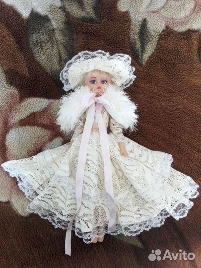 Кукла-невеста в наряде ручной работы