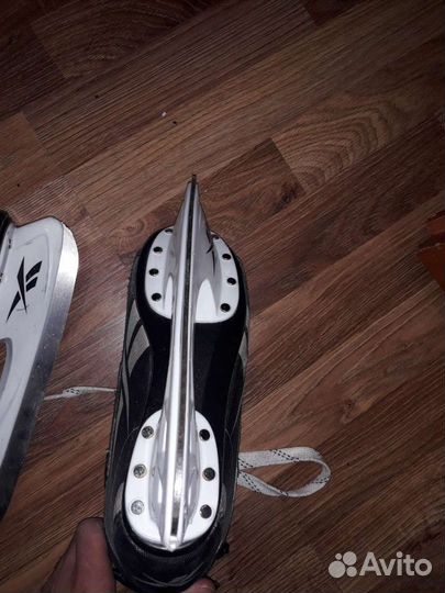 Коньки хоккейные