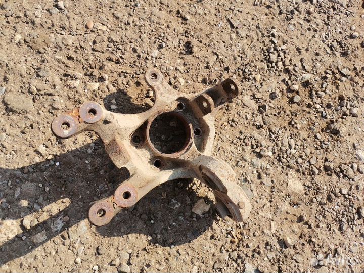 Задний правый кулак kia ceed 1 ed