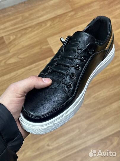 Кроссовки новые мужские