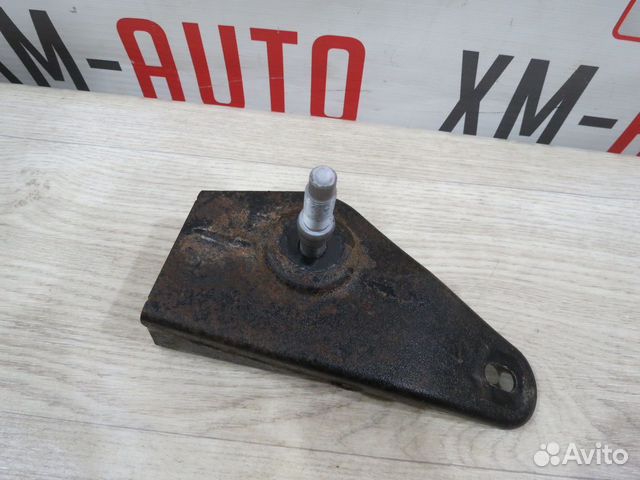 Кронштейн задний правый Toyota Camry v40