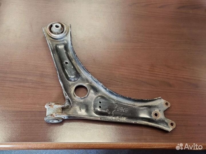 Рычаг передний правый skoda Octavia Superb Yeti