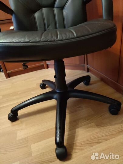 Компьютерное кресло руководителя