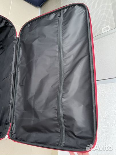 Чемодан на колесах тканевый