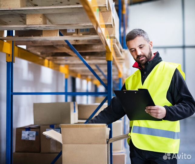 Работник склада