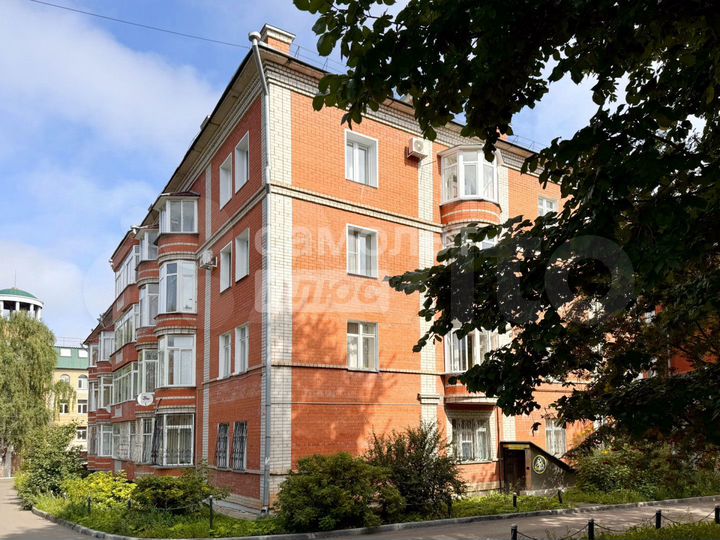 3-к. квартира, 109 м², 2/4 эт.