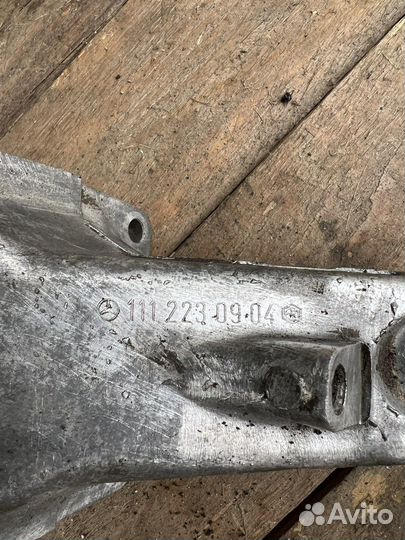 Кронштейн двигателя Mercedes W210