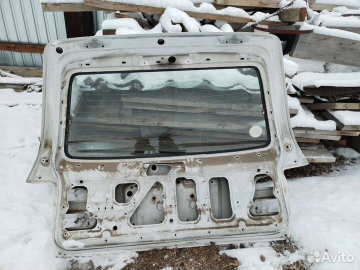 Дверь багажника тайота Королла ае100