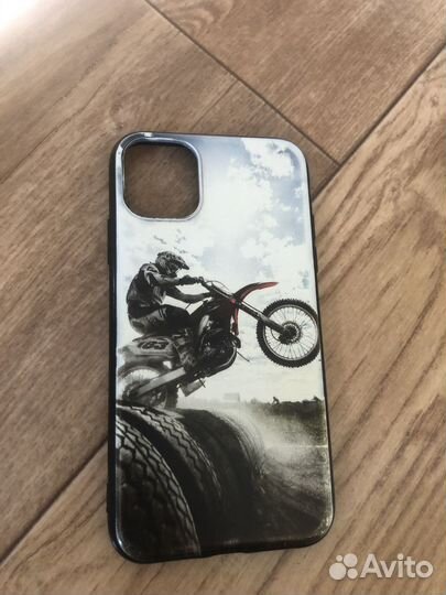 Коробки и чехлы на телефоны