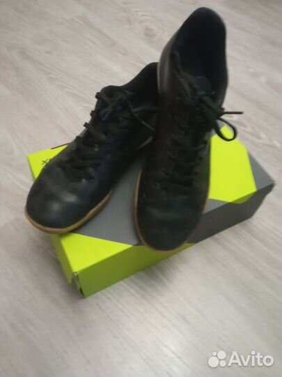 Футбольные бутсы для зала