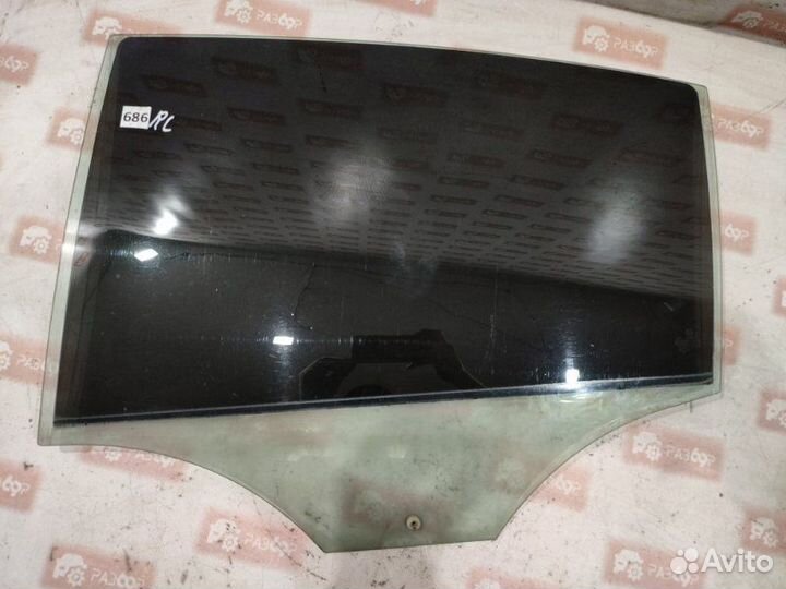 Стекло двери заднее левое Volkswagen Passat 3C2