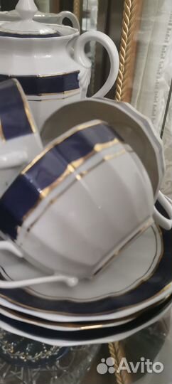 Сервизы, штоф, статуэтки, вазочки