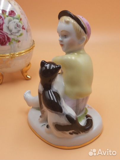 Статуэтка фарфоровая 