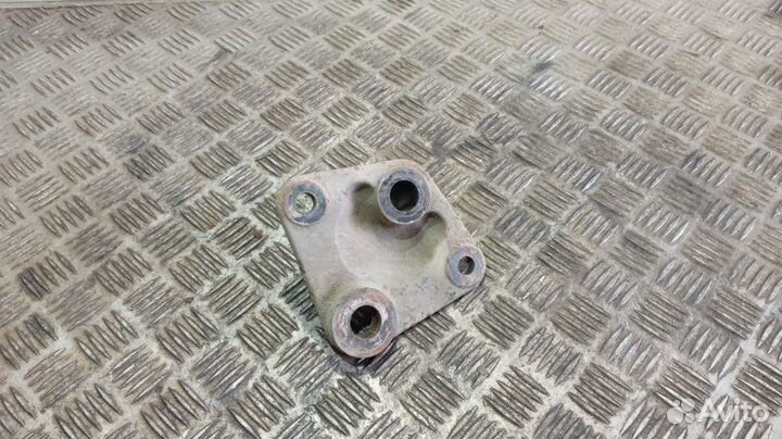 Кронштейн цилиндра подъема кабины Man Tga