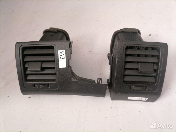 Дефлектор торпедо решетка Toyota Corolla седан