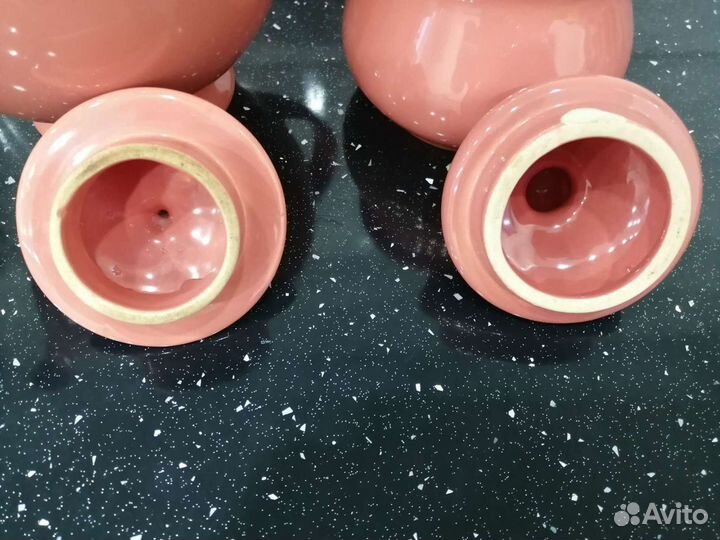 Чайник и сахарница