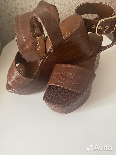 Босоножки женские