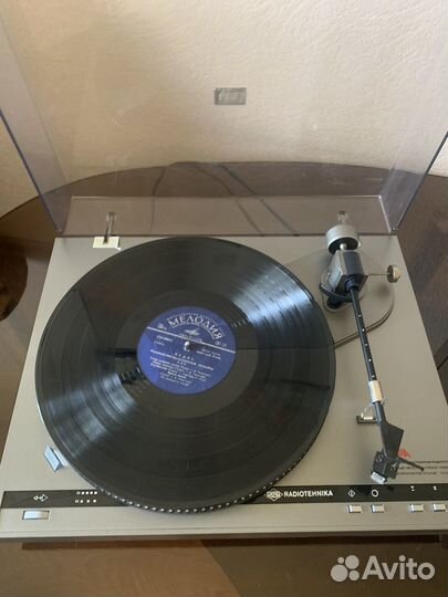 Проигрыватель винила radiotehnika