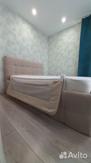 Бортик от падения для кровати