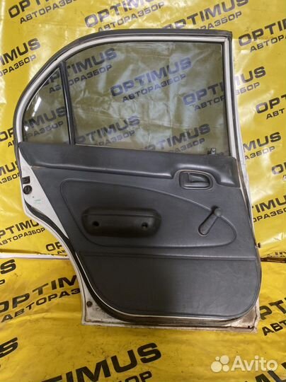 Задняя левая дверь Toyota Corolla E100