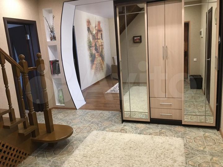 Коттедж 200 м² на участке 14 сот.