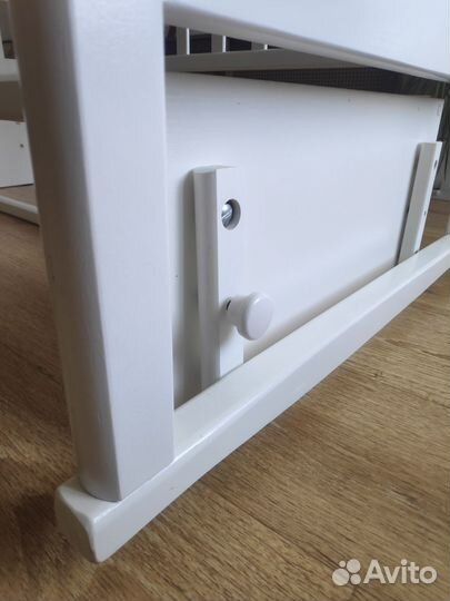 Кроватка детская с маятником