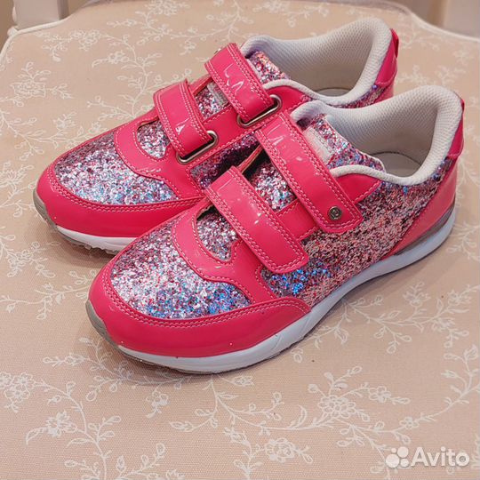 Кроссовки Naturino новые, р.35