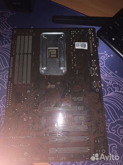 Материнская плата с процессором и памятью