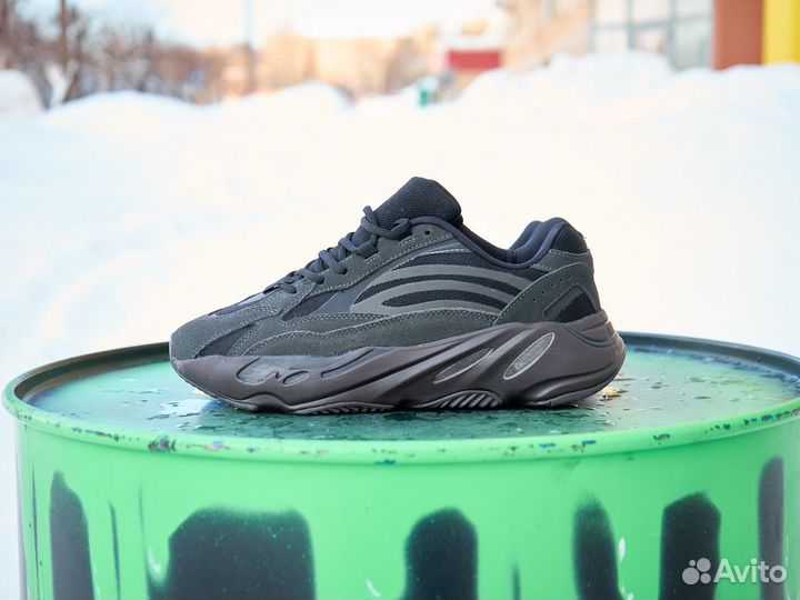Кроссовки adidas yeezy boost 700 v2