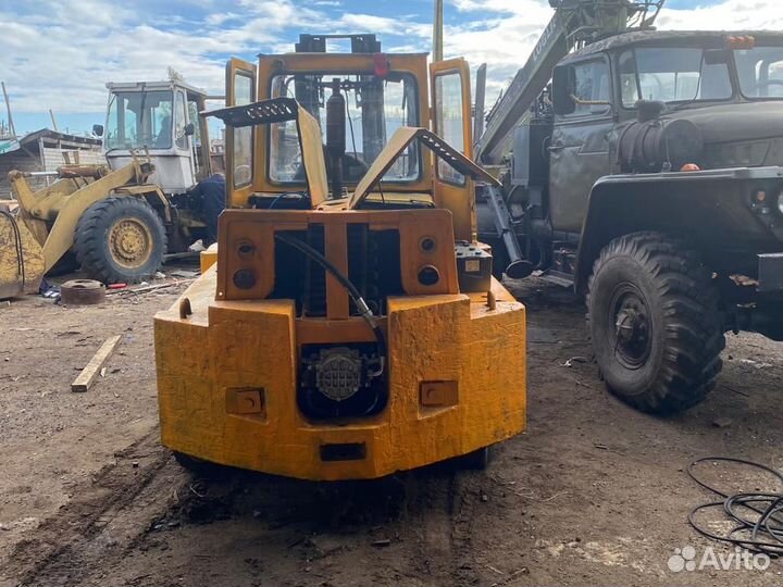 Погрузчик вилочный львовский