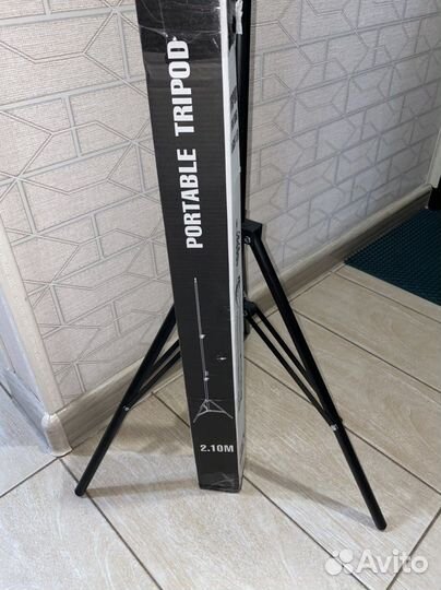 Продам новую кольцевую лампу и штатив более 2 м