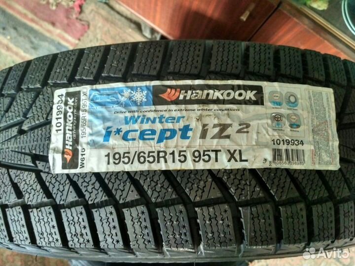 Hankook Winter I'Cept iZ 2 W616 215/55 R17 98T