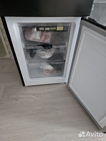 Холодильник с морозильником dexp B2-0160AMG