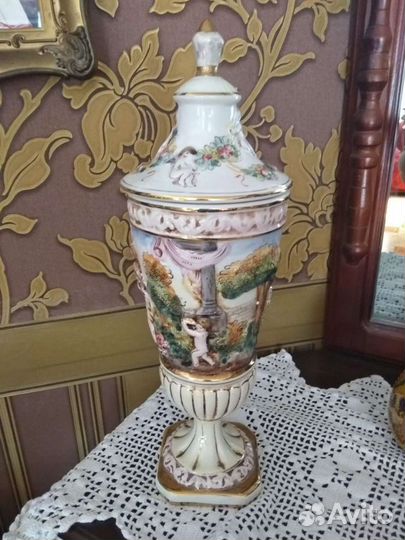 Итальянская ваза Каподимонте, 1950-60-е годы