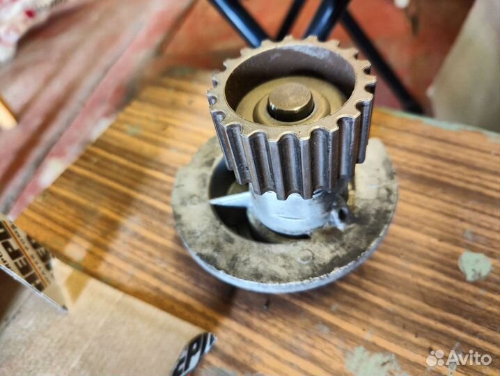 Помпа Chevrolet lacetti 1.6 2D21011