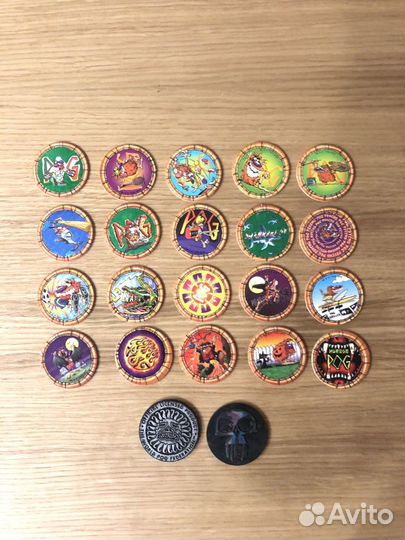 Фишки POG The Game 1995 и 2 биты, кэпсы сотки