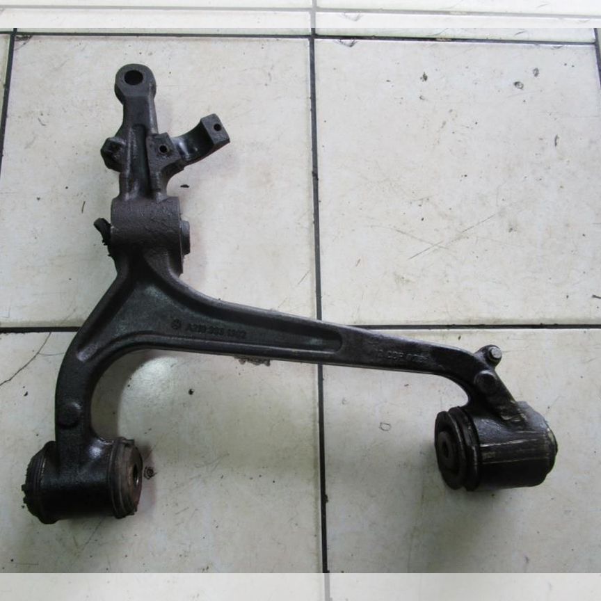 ✩ передний правый нижний рычаг мерседес w210 - Подвеска