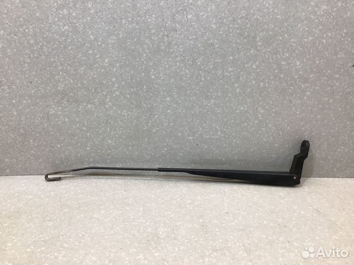 Поводок стеклоочистителя передний правый Renault L
