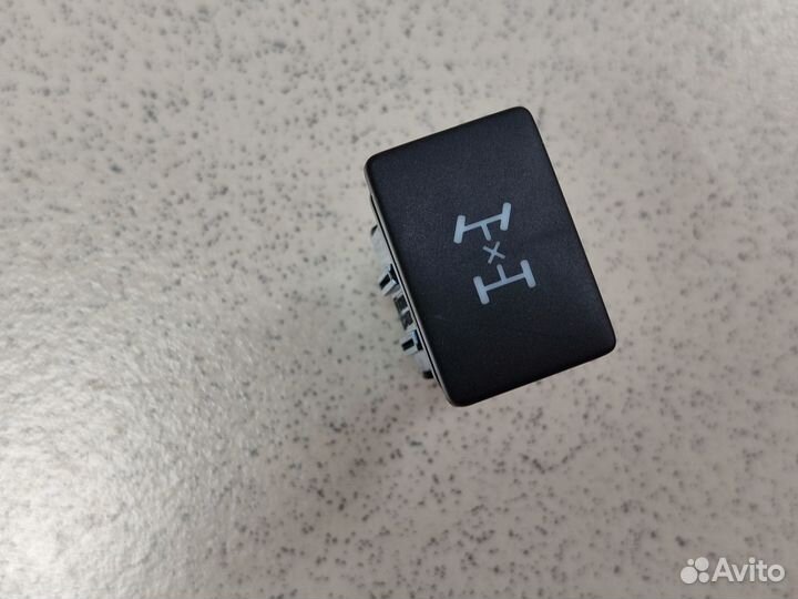 Кнопка блокировки дифференциала Toyota LC 200