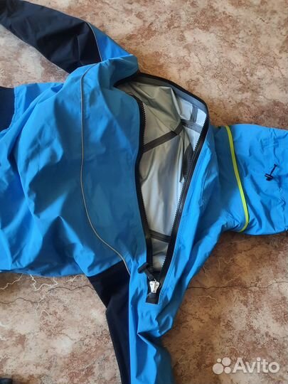 Новый сухой костюм 48 и 50